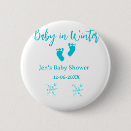 Baby im Winter duschen blaue Babyfüße Schneeflocke Button