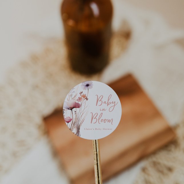 Baby in Bloom Baby Shower Runder Aufkleber (Von Creator hochgeladen)