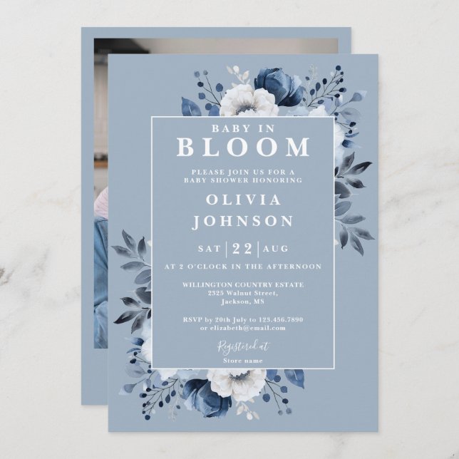Baby in Bloom Dusty Blue Floral Foto Babydusche Einladung (Vorne/Hinten)
