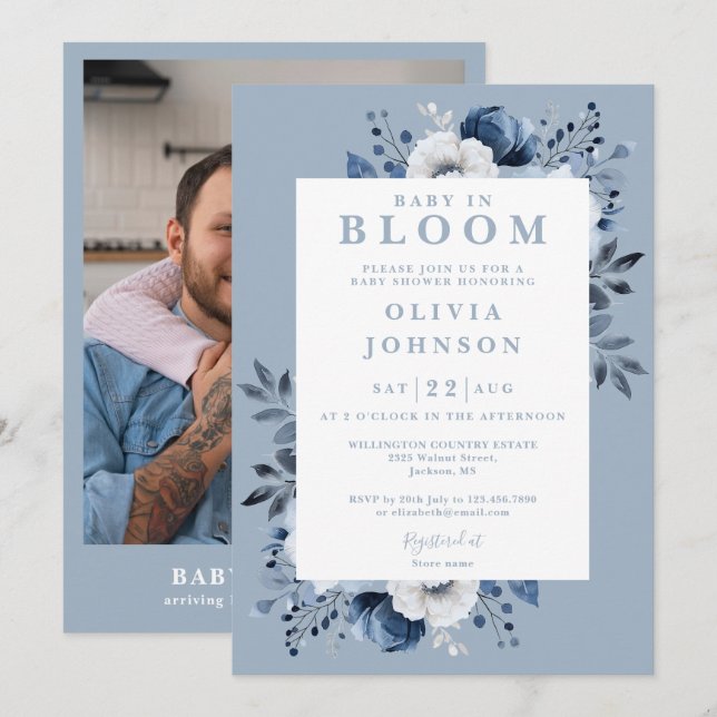Baby in Bloom Dusty Blue Floral Foto Babydusche Einladung (Vorne/Hinten)