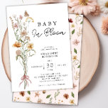 Baby in Bloom Floral Spring Baby Einladung<br><div class="desc">Suchen Sie ein schönes Babyduschthema für eine zukünftige Mami? Karo dieses Baby in Blütendusche mit Blütendusche. Auf weißem Grund befindet sich ein wunderschöner Strauß mit Aquarellfarben-Wildblumen. Auf der Rückseite befindet sich ein niedliches Blumenmuster mit rosa Hintergrund. Aber Sie können die Hintergrundfarbe im Designwerkzeug ändern. Mit den Vorlagenfeldern können Sie ganz...</div>