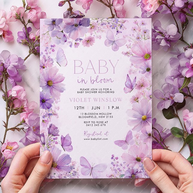 Baby in Bloom Lila Butterfly Babydusche Einladung (Baby in Bloom Purple Floral Invitation Baby Shower Design. )