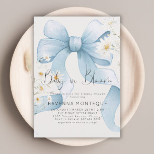 Baby in Bloom Pastellblaue Schleife Florale Babypa Einladung