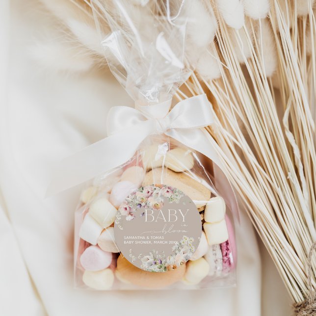 Baby in Bloom Wildblume Frühjahrsdusche Runder Aufkleber (Von Creator hochgeladen)