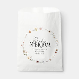 Baby in blühender Wildblume Babydusche Geschenktütchen