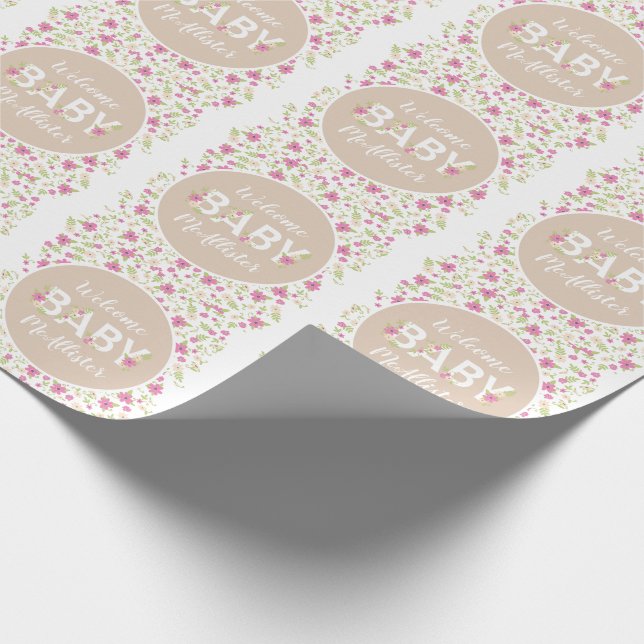 Baby in Blütendusche Rosa Vintage Blume Mädchen Geschenkpapier (Ecke)