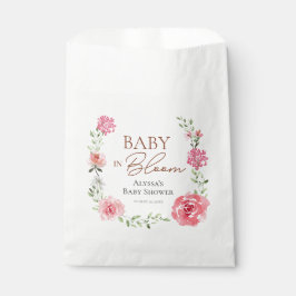 Baby in blütiger Blume als Baby-Dusche Geschenktütchen