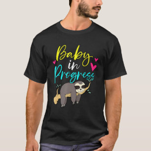 Baby in progress Sloth Schwangerschaft Ankündigung T-Shirt