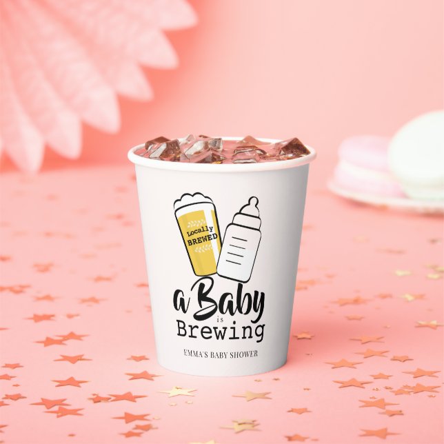 Baby is Brewing Beer Baby Bottle Pink Baby Shower Pappbecher (Insitu)