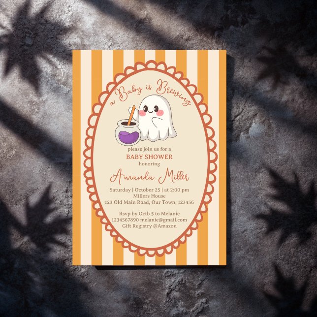 Baby is brewing cute ghost Halloween baby shower Einladung (Baby is brewing cute ghost retro stripes Halloween baby shower Invitation cards template)