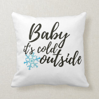 Baby ist es kaltes äußeres Kissen