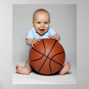 Baby Junge (6-9 Monate) mit Basketball, Poster