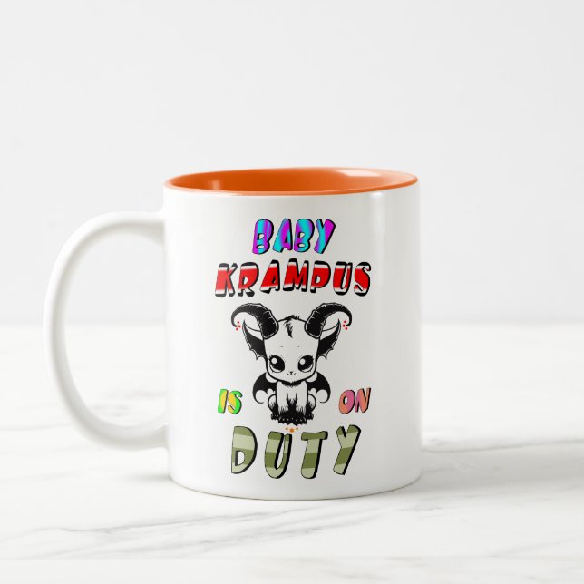 Baby Krampus ist im Dienst Zweifarbige Tasse (Links)