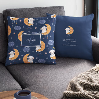 Baby Lamm auf Mondmuster mit Personalisierter Meld Kissen