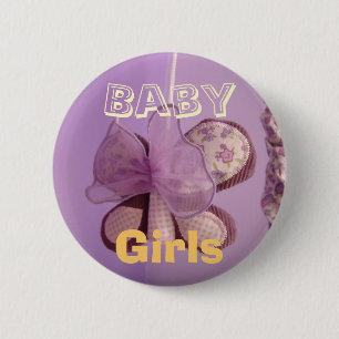 Baby-Mädchen knöpft Lavendel-Schmetterling Button