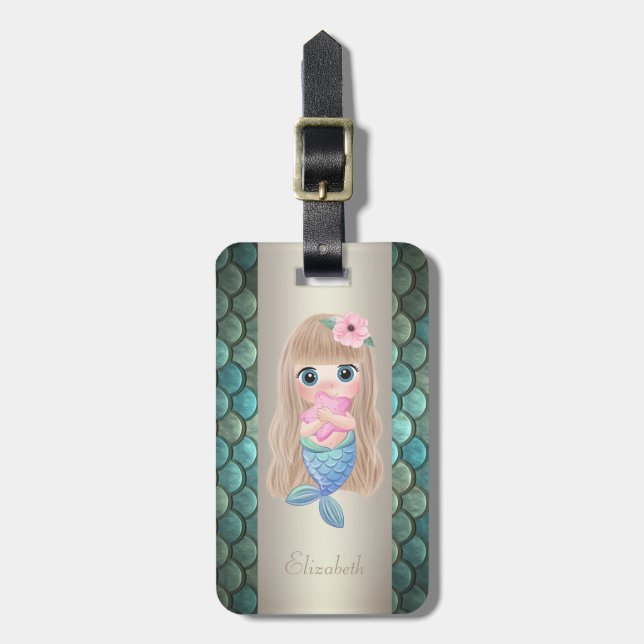 Baby Mermaid auf Meerjungfrau Schwanz Scales Gepäckanhänger (Vorderseite vertikal)