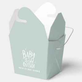 Baby mit kalter Außendusche Geschenkschachtel