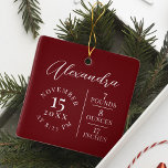 Baby Name & Birth Stats Foto Burgundy Keepake Keramikornament<br><div class="desc">Ankündigen und begrüßen Sie die Ankunft Ihres neuen Babys mit unserer einfachen und modernen Ankündigung der Geburt halten Sake-Ornament. Das schlichte und elegante Design zeigt den Namen des Babys in der Schrift, das Geburtsdatum, die Geburtszeit und die Geburtsdaten schön an. Die Hintergrundfarbe lässt sich leicht ändern, indem Sie auf Details...</div>