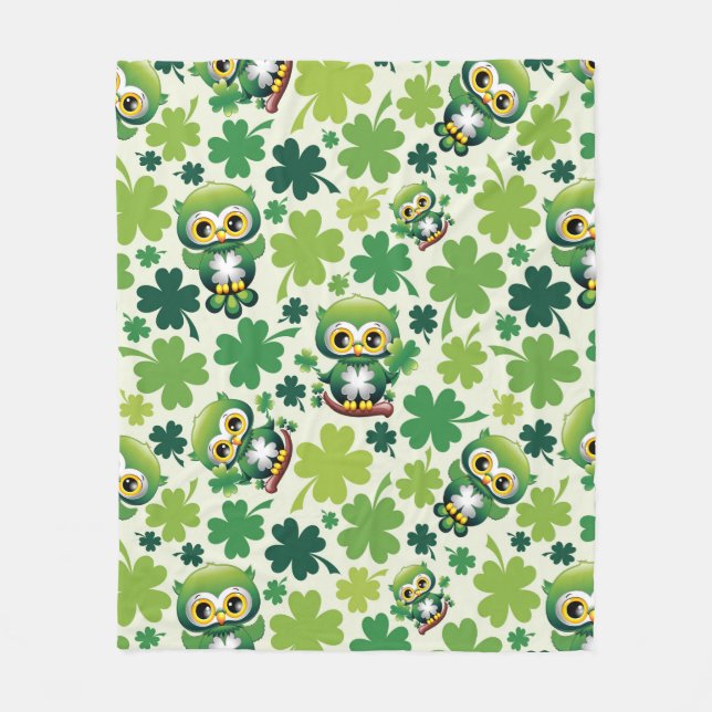 Baby Owl Cute St Patrick Cartoon Fleecedecke (Vorderseite)