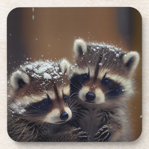 Baby-Raccoons stürzen sich im sinkenden Schnee Getränkeuntersetzer