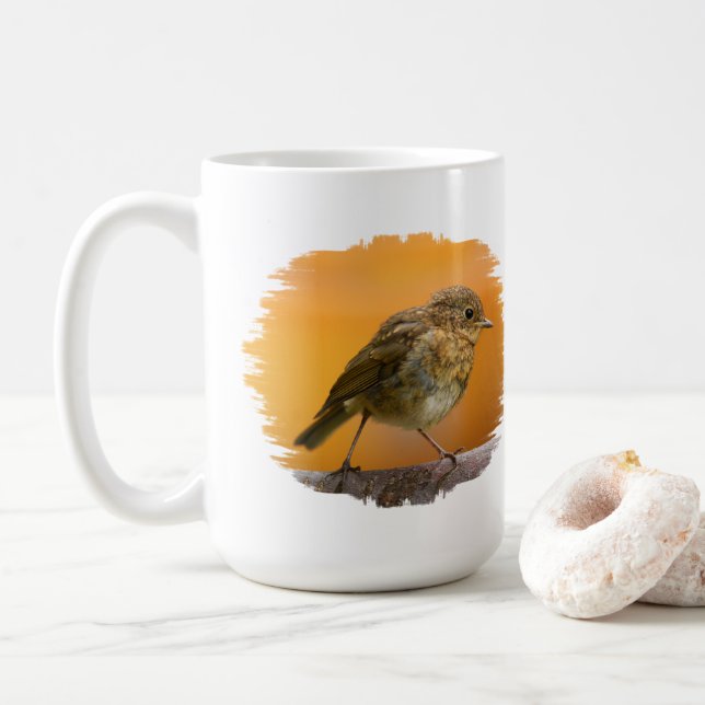 Baby Robin auf einem Baumzweig Kaffeetasse (Mit Donut)