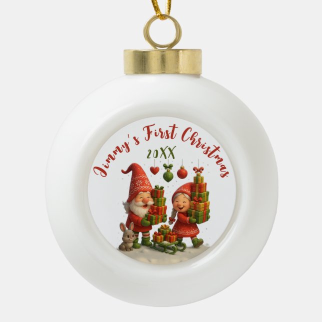 Baby’s First Christmas Ball - Cute Holiday Gnomes Keramik Kugel-Ornament (Vorderseite)