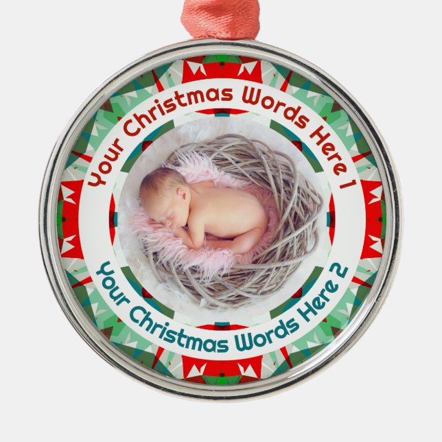 Baby’s First Christmas Red Green Family Photo Gift Ornament Aus Metall (Vorne)