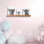 Baby Safari Jungle Animals Kinderzimmer Meerkat Li Bilderleiste<br><div class="desc">Dieses Design kann durch Auswahl der Option Design bearbeiten personalisiert werden. Sie können auch auf andere Gegenstände übertragen. Kontaktieren Sie mich unter colorflowcreations@gmail.com oder nutzen Sie die Chat-Option oben auf der Seite, wenn Sie dieses Design auf einem anderen Produkt haben möchten oder Hilfe bei diesem Design benötigen. Sehen Sie mehr...</div>