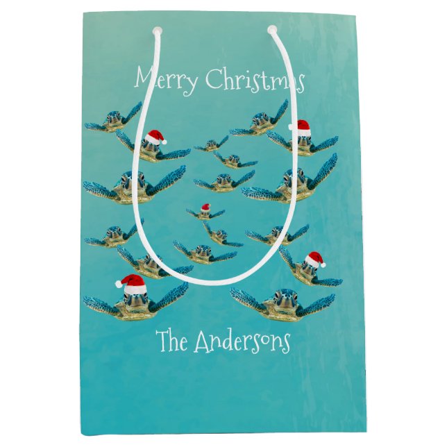 Baby Sea Turtle in Weihnachtsmannmützen Packpapier Mittlere Geschenktüte (Vorderseite)