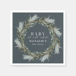 Baby seine kalte Außendusche im Winter. Serviette