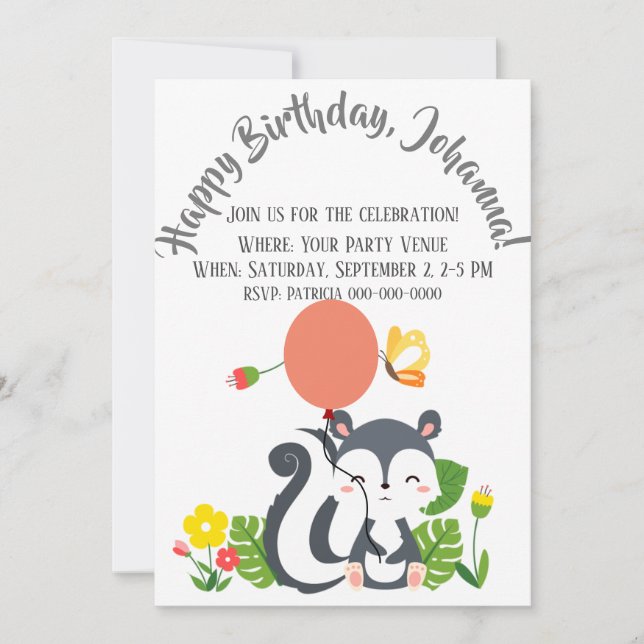 Baby Skunk, Butterfly & Blume Geburtstag Einladung (Vorderseite)