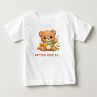 Baby T-Shirt Kleiner ist|Märchen lesender Bär