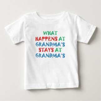 Baby TShirt: Was bei Oma passiert T-shirt