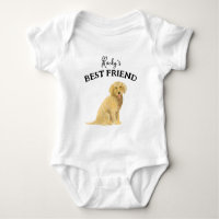 Baby und flauschiger Freund, beste Freunde