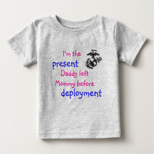Baby vor der Stationierung Baby T-shirt