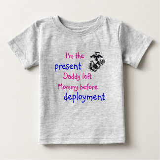 Baby vor der Stationierung T-shirt