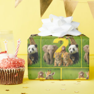 Babyafrikanische Tiere mit einer großen Zahl Zwei Geschenkpapier