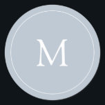 Babyblau | Hochzeitsmonogramm Runder Aufkleber<br><div class="desc">Dieser einfache und moderne Hochzeitsaufkleber zeichnet sich durch einen trendigen,  hellen,  staubblauen Hintergrund aus,  mit einem eleganten weißen Text und einem passenden weißen Rundrahmen. Es ist so gestaltet,  dass es sich perfekt mit unserer "subtilen Aquarellfarben-Rose" Hochzeitskollektion abstimmt.</div>