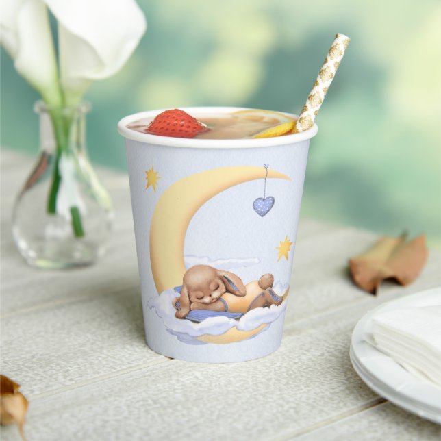 Babydusche aus Papier. Pappbecher (In Situ)
