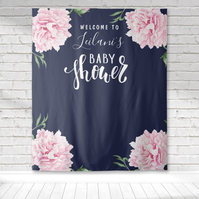 Babydusche Pink Peony Navy Blauer Empfang Wandteppich (Pink watercolor peony with navy background typography baby shower tapestry backdrop for photo ops.)