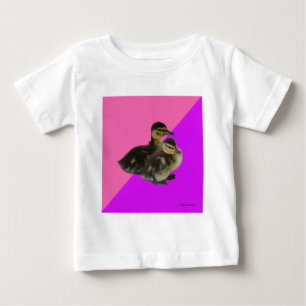 Babyenten auf rosa Himbeere und Lila Sorbet Baby T-shirt