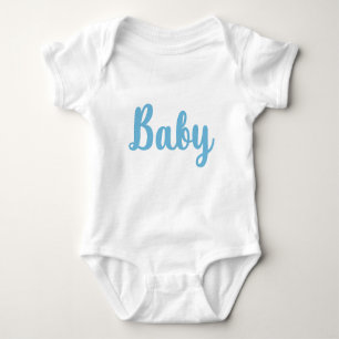 Babykleidung mit dem Wort "Baby" darauf geschriebe Baby Strampler