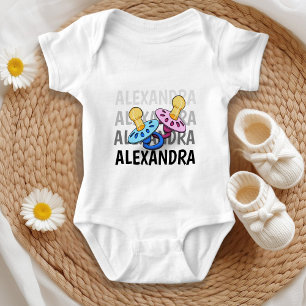 Babyname in Schattierungen von weiß bis schwarz mi Baby Strampler