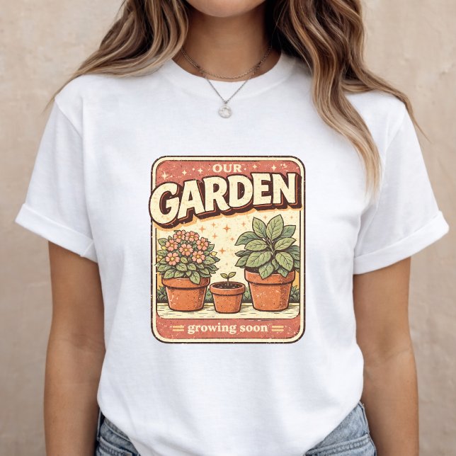Babynamensgarten Schwangerschaftsankündigung Tri-Blend Shirt (Von Creator hochgeladen)