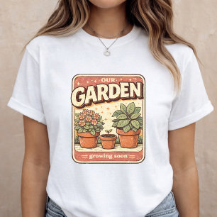 Babynamensschild Garten Schwangerschaftsankündigun Tri-Blend Shirt