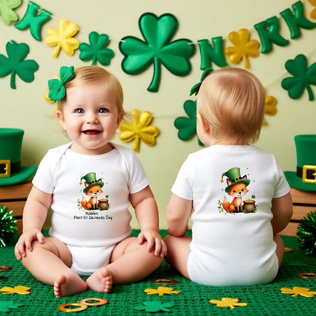 Baby's 1. St. Patrick's Day, Kleeblatt Kuscheln Baby Strampler (Baby's 1st St. Patrick's Day, Clover Cuddles Baby Bodysuit)