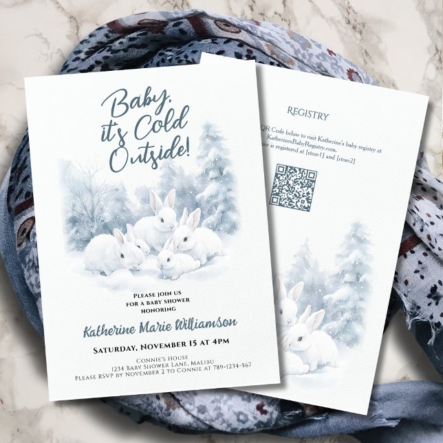 Baby's Cold Outdoor Winter Bunnies Babydusche Einladung (Baby It's Cold Outside Winter Baby Shower Invitation with Snow Bunnies and Trees.)
