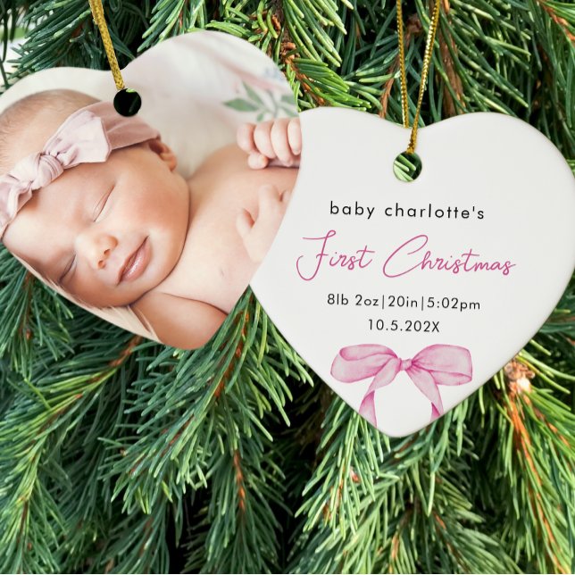 Baby's First Christmas Birth Stats Foto Pink Bow Keramik Ornament (Von Creator hochgeladen)