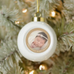 Baby's First Christmas Elegant Foto Keramik Kugel-Ornament<br><div class="desc">Dieses bezaubernde First Christmas Foto-Ornament besticht durch das Foto Ihres Babys vorne und Ihre Auswahl an Design auf der Rückseite. FOTO TIPP: Crop your high-resolution Foto in ein quadratisches Quadrat, wenn du es will, um es auf dem Ornament zu erscheinen, bevor du es hochlädst. Ändern Sie das Sprichwort, die Schriftart,...</div>