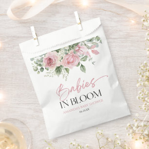 Babys in blutrosa Rose Blumenzwiebeln Kinderdusche Geschenktütchen